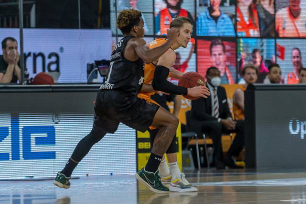 队的对决中 队的对决中